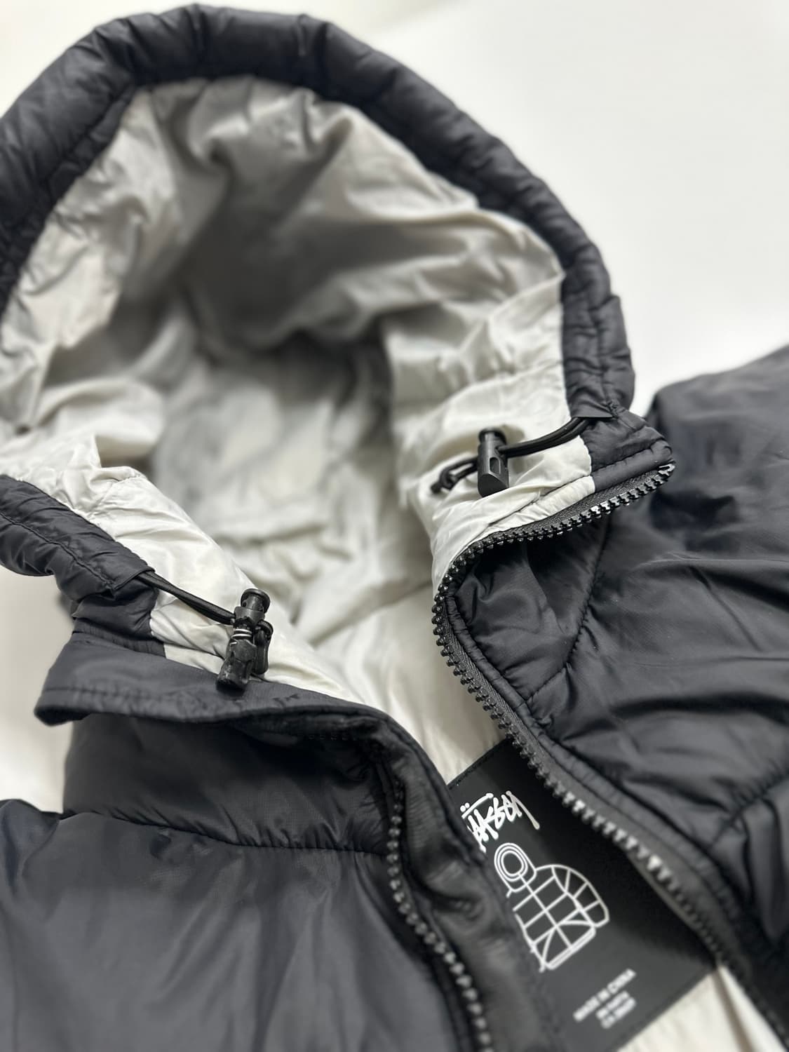 스투시 800필 블랙 패딩 XL 상품이미지5