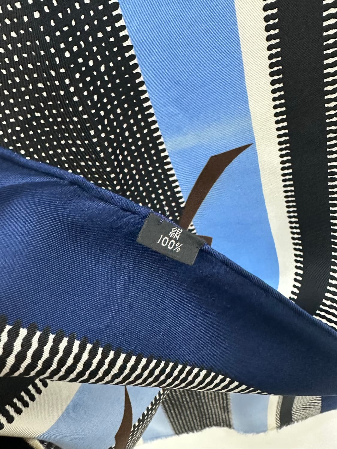 입생로랑 실크 머플러 상품이미지9