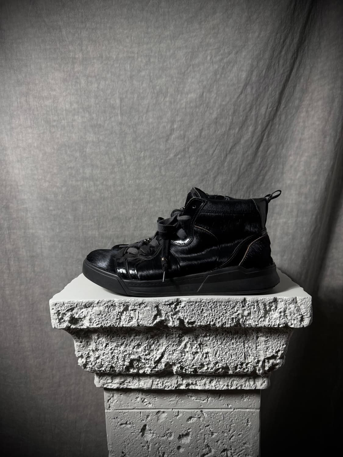 Tornado Mart Fur Panel High-Top Sneakers 상품이미지4