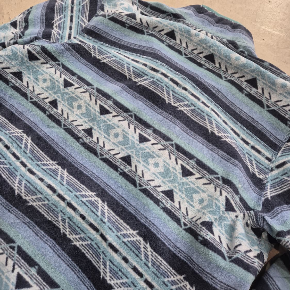 에디바우어 아즈텍 버튼 반집업 신칠라 XL 상품이미지4