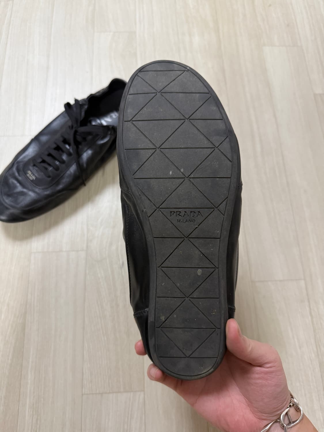 프라다 컬랩스 레더 블랙 uk10 상품이미지2