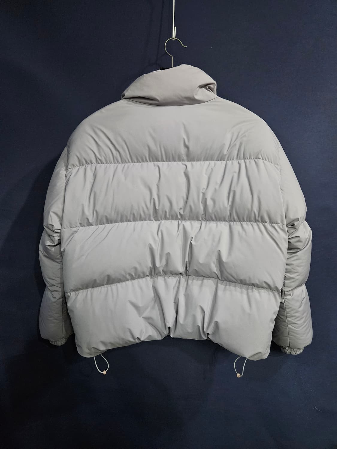 코드그라피 라이트그레이 남성 세미오버핏 95 덕다운 숏패딩  상품이미지2