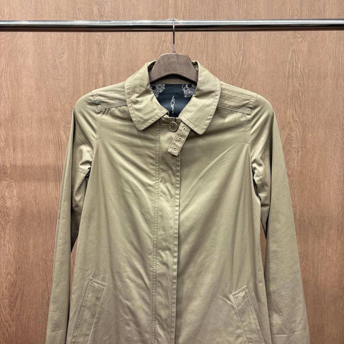 쟈딕 앤 볼테르 싱글 코트 히든 버튼 플래킷 스탠드 칼라 디테일 베이지 상품이미지4