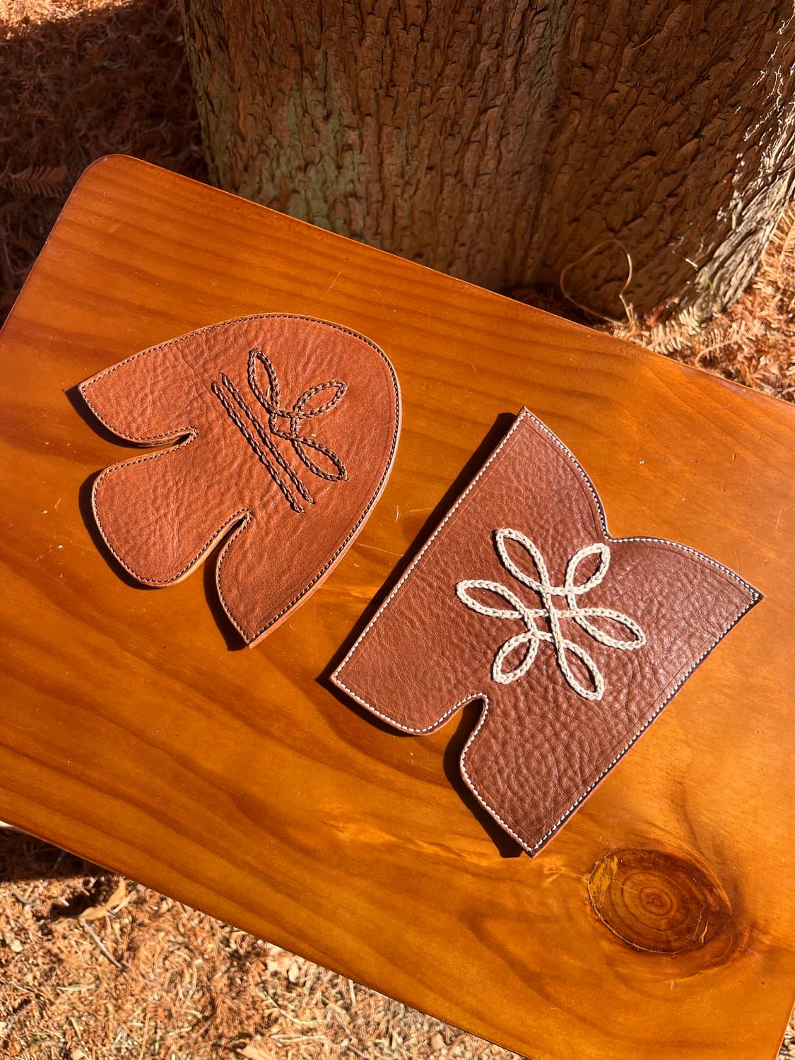 Hand-Embroidered Leather Cup Coaster 상품이미지1