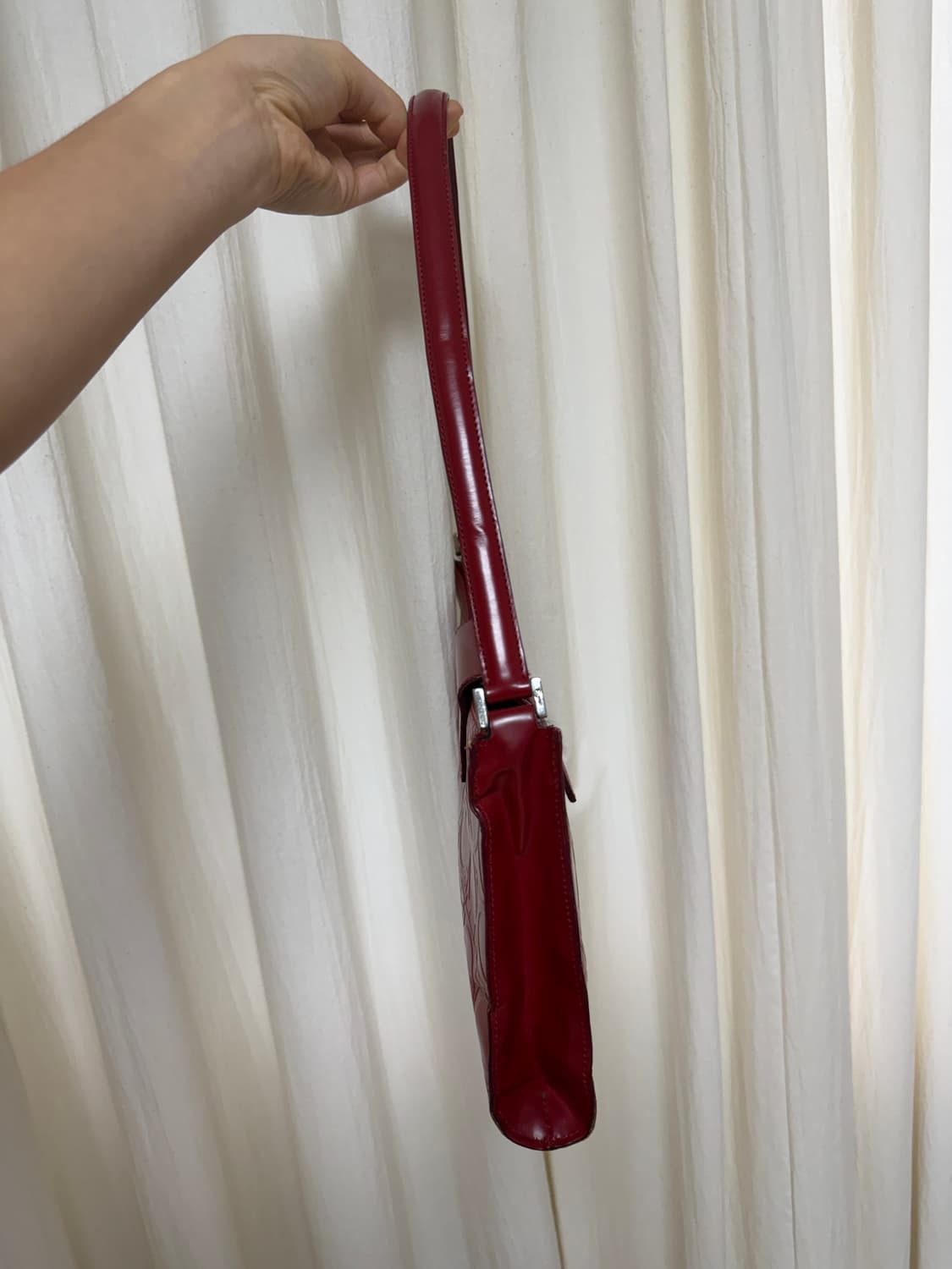 페라가모 간치니 패턴 포켓 플랩 숄더백 레드 상품이미지4