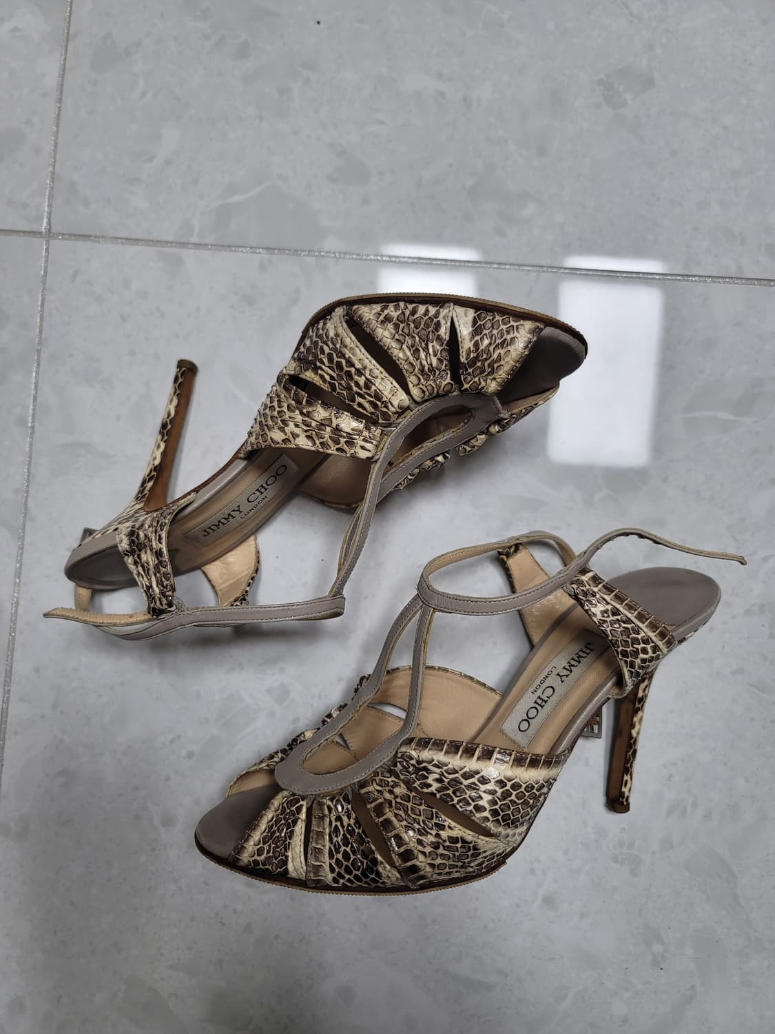 지미추 파이톤 스트랩 베이지색 하이힐 37사이즈 상태굿 상품이미지3