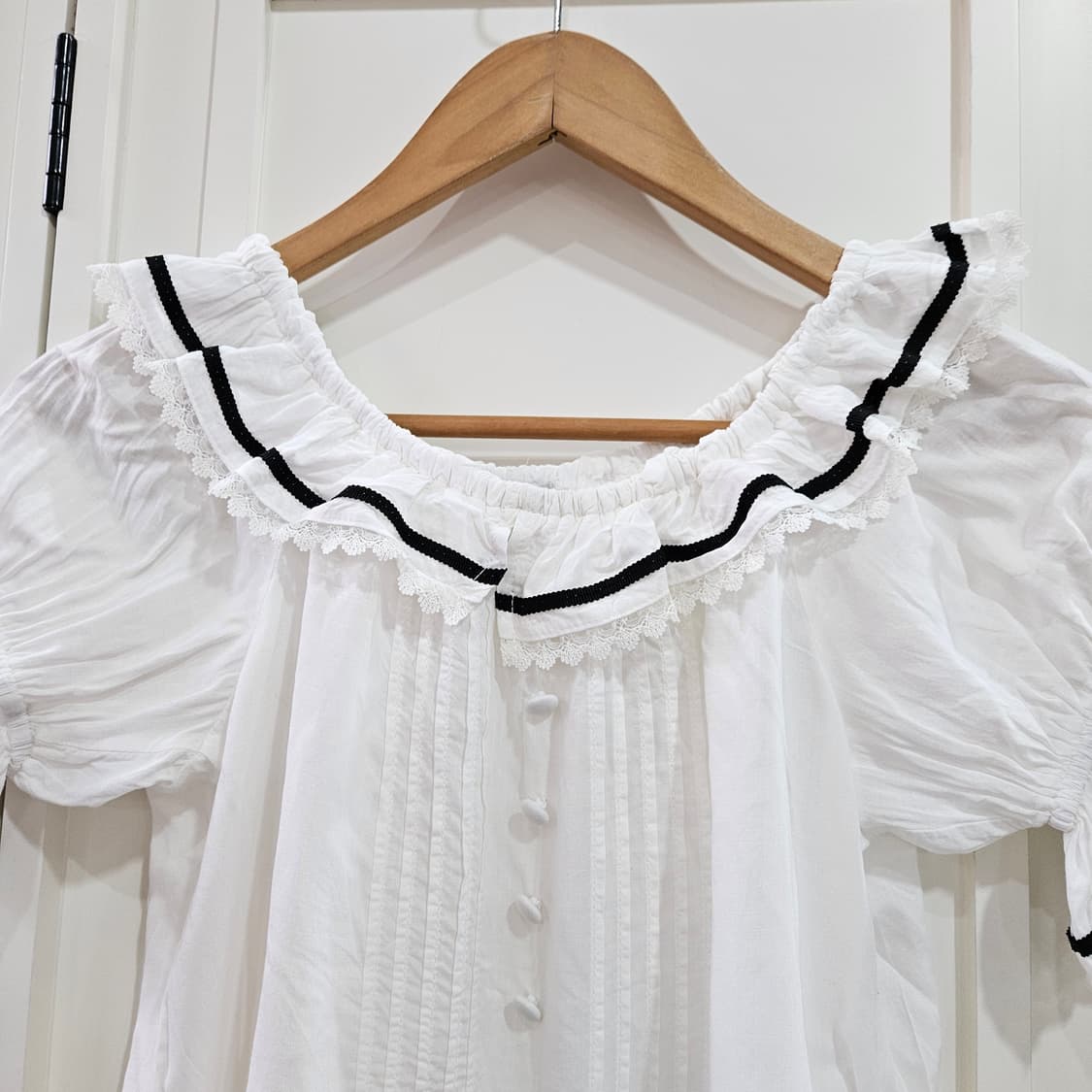 화이트 레이스 셔링 블라우스 상품이미지3