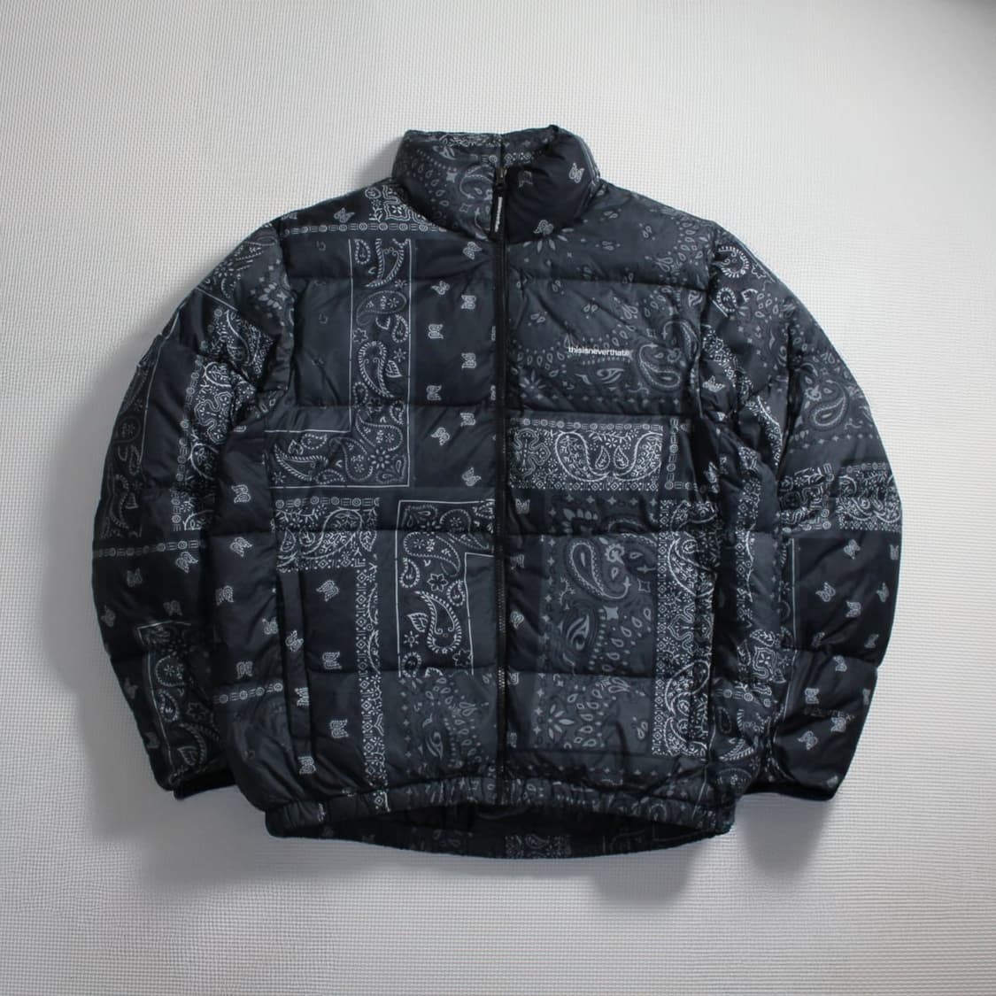 2021 thisisneverthat® 디네뎃 밴다나 다운 블랙 패딩 상품이미지1