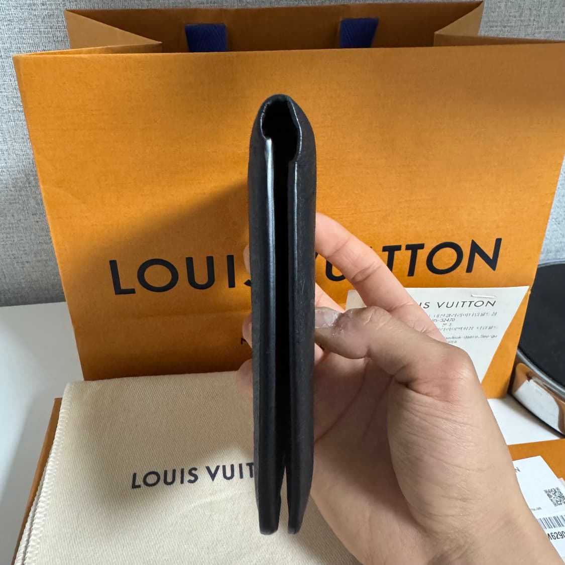 루이비통 모노그램 쉐도우 반지갑 블랙 상품이미지5