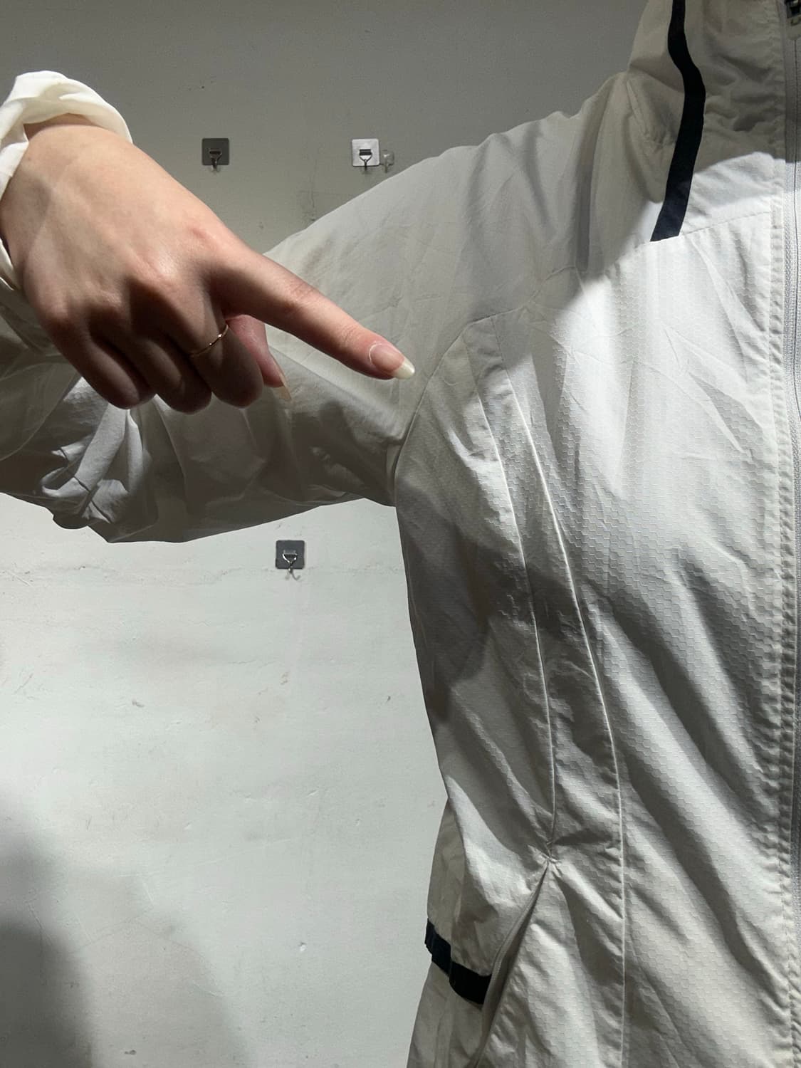 나이키 화이트 등산용 런닝 바람막이 자켓 S 상품이미지4