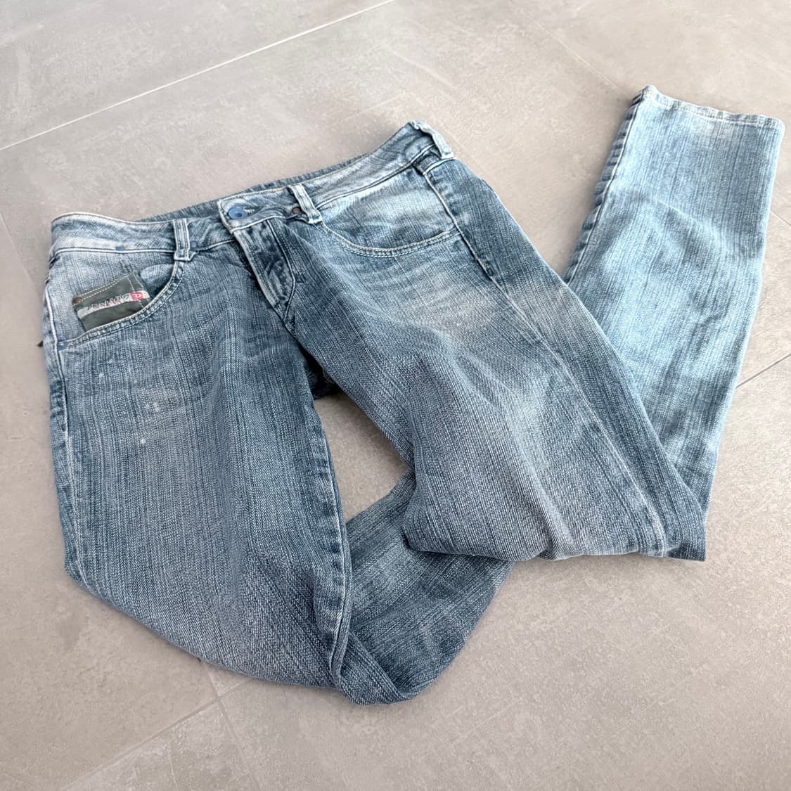 디젤 로우라이즈 워싱 데님 팬츠 상품이미지4