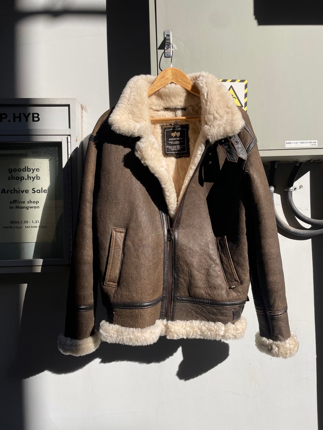 Alpha Industries B-3 Leather Bomber 상품이미지1