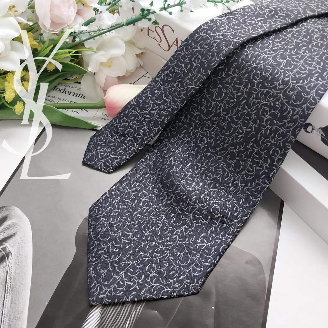 입생로랑 실크 그레이 패턴 넥타이 9.5cm A+등급 K808
 상품이미지1