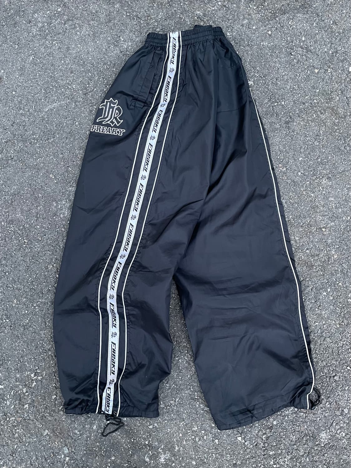 90‘s FREAKY MASSIVE 사이드 테이핑 와이드 트랙팬츠 상품이미지2