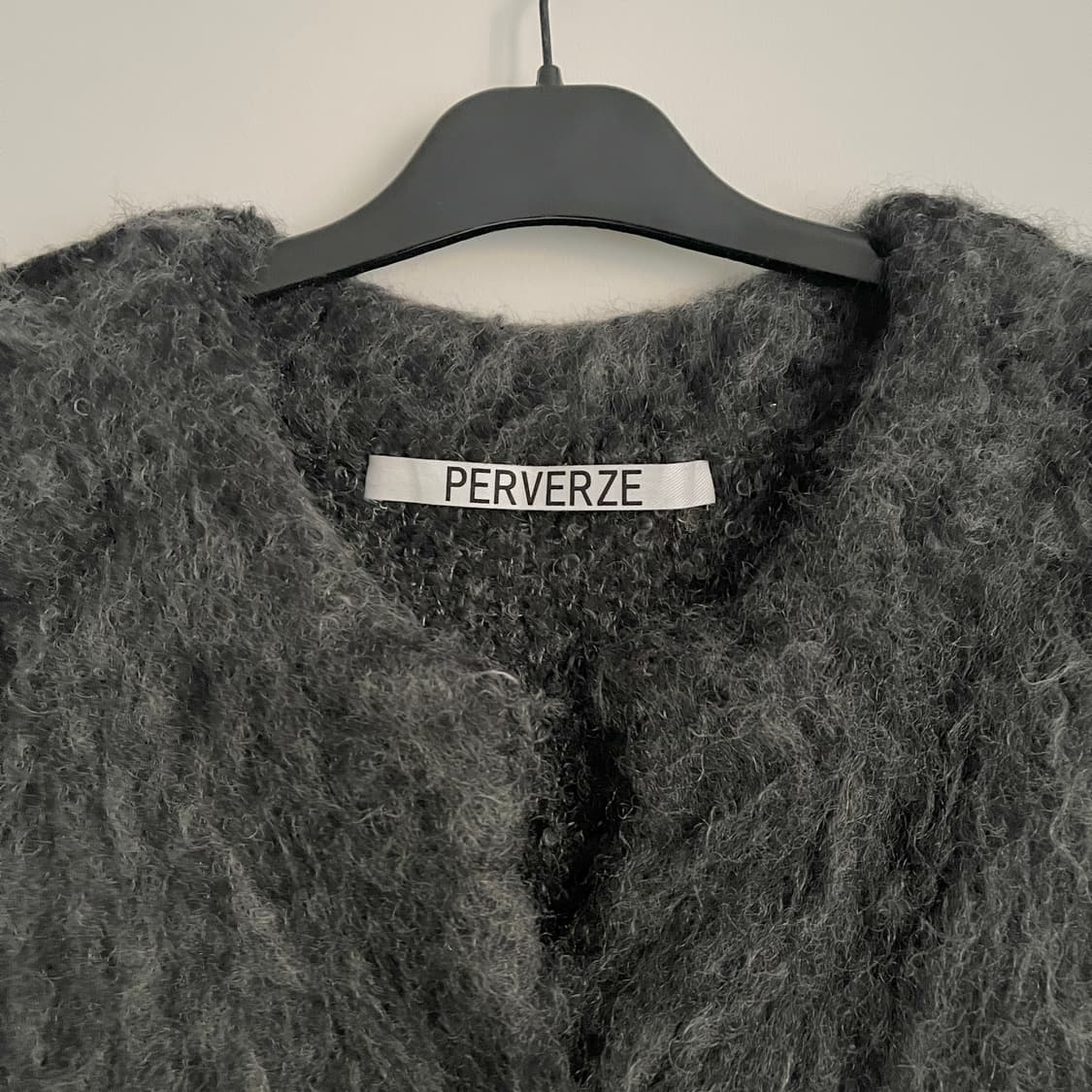 퍼버즈 aw22 테디 오프닝 니트 상품이미지3