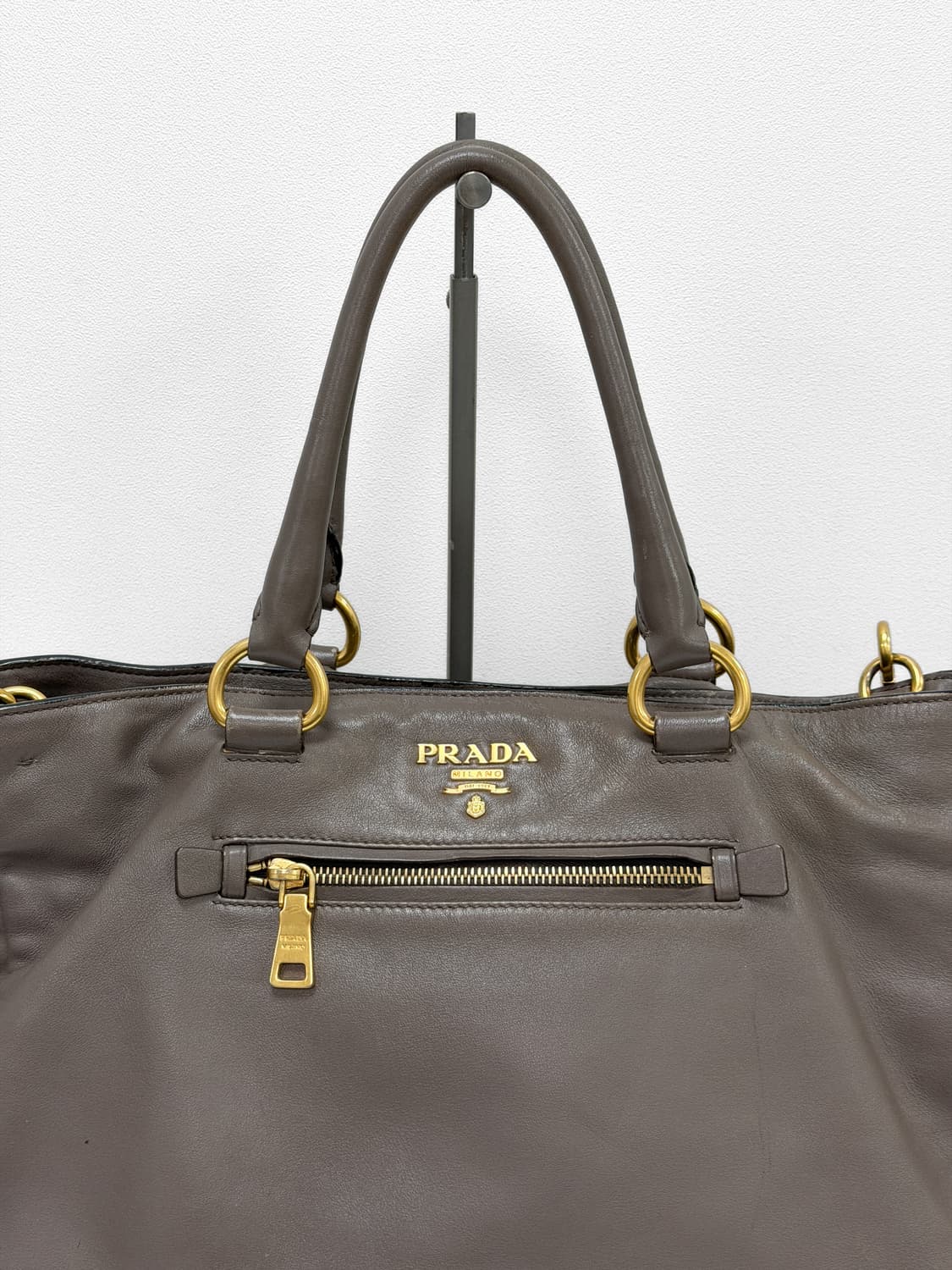 프라다 소프트 카프 레더 토트백 상품이미지4