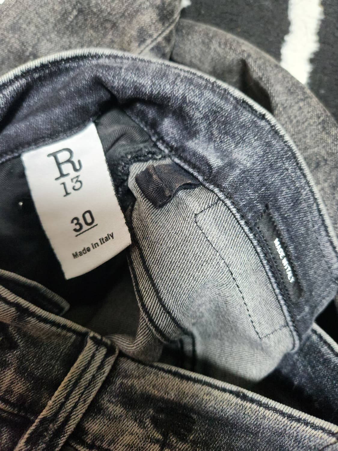 R13 bleached destroyed distress jeans 상품이미지4