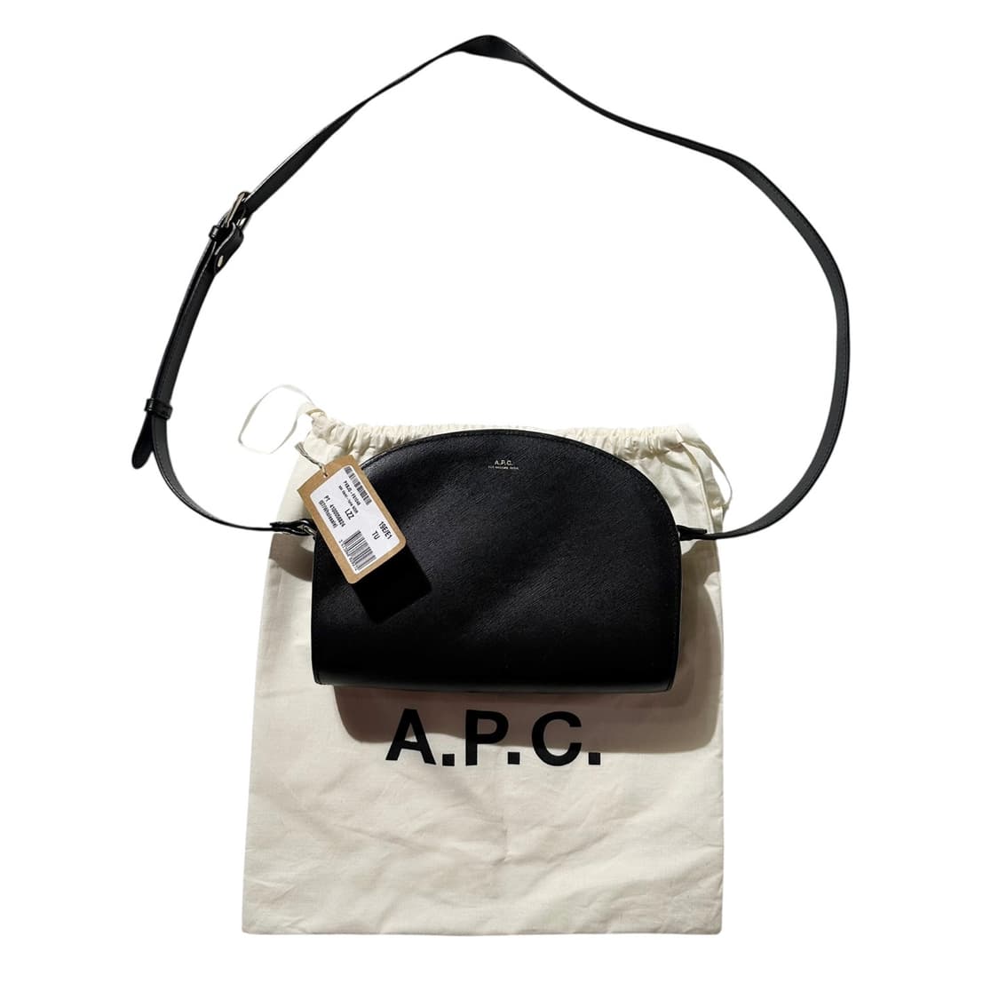 (새상품) APC 아페쎄 하프문 데미룬 사피아노 숄더백 블랙 상품이미지2