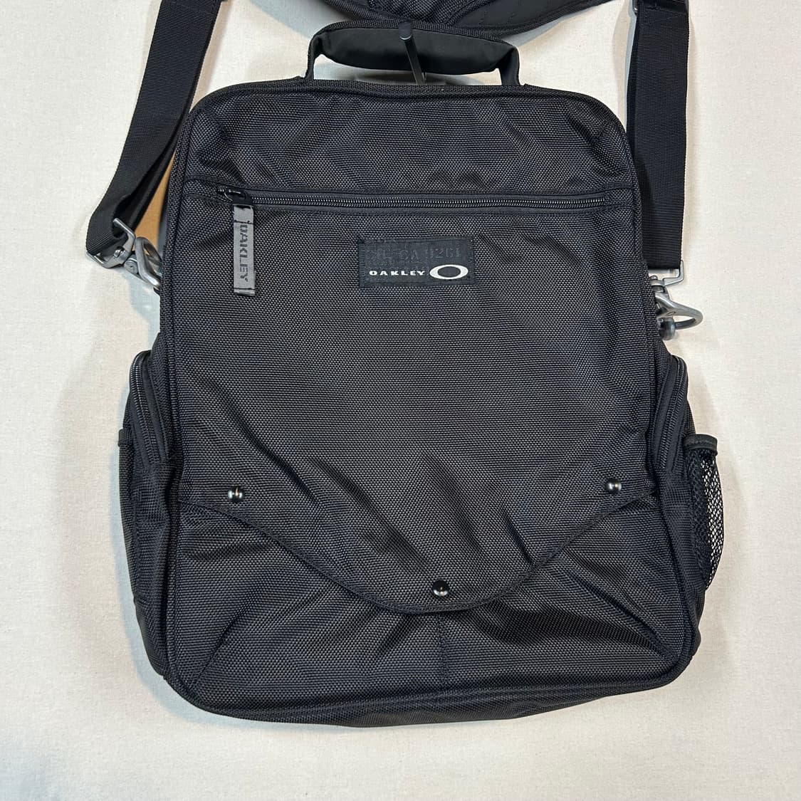 오클리 아이코닉 블랙 메신저백 크로스백 가방 상품이미지3