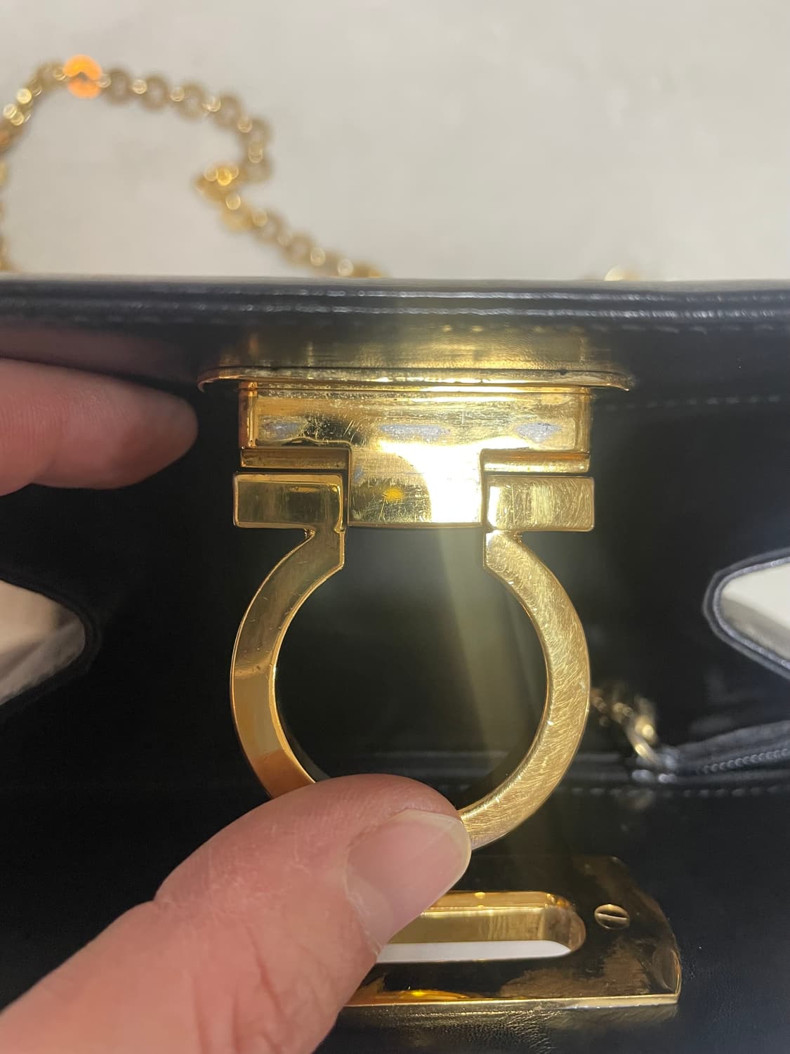 페라가모 간치니 체인 숄더백 블랙 상품이미지5