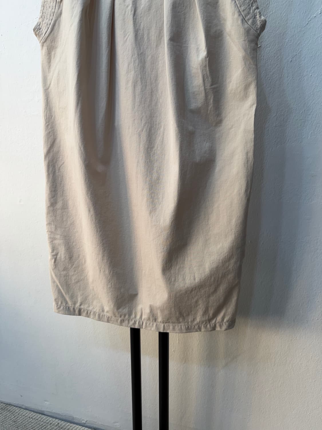 정품) 마쥬 베이지 민소매 블라우스 1 상품이미지4