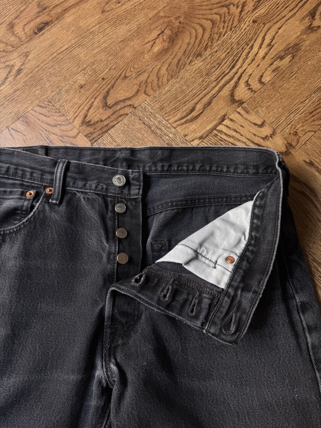 [33]리바이스 501 빈티지 페이딩 스트레이트 흑청 데님 팬츠 상품이미지3