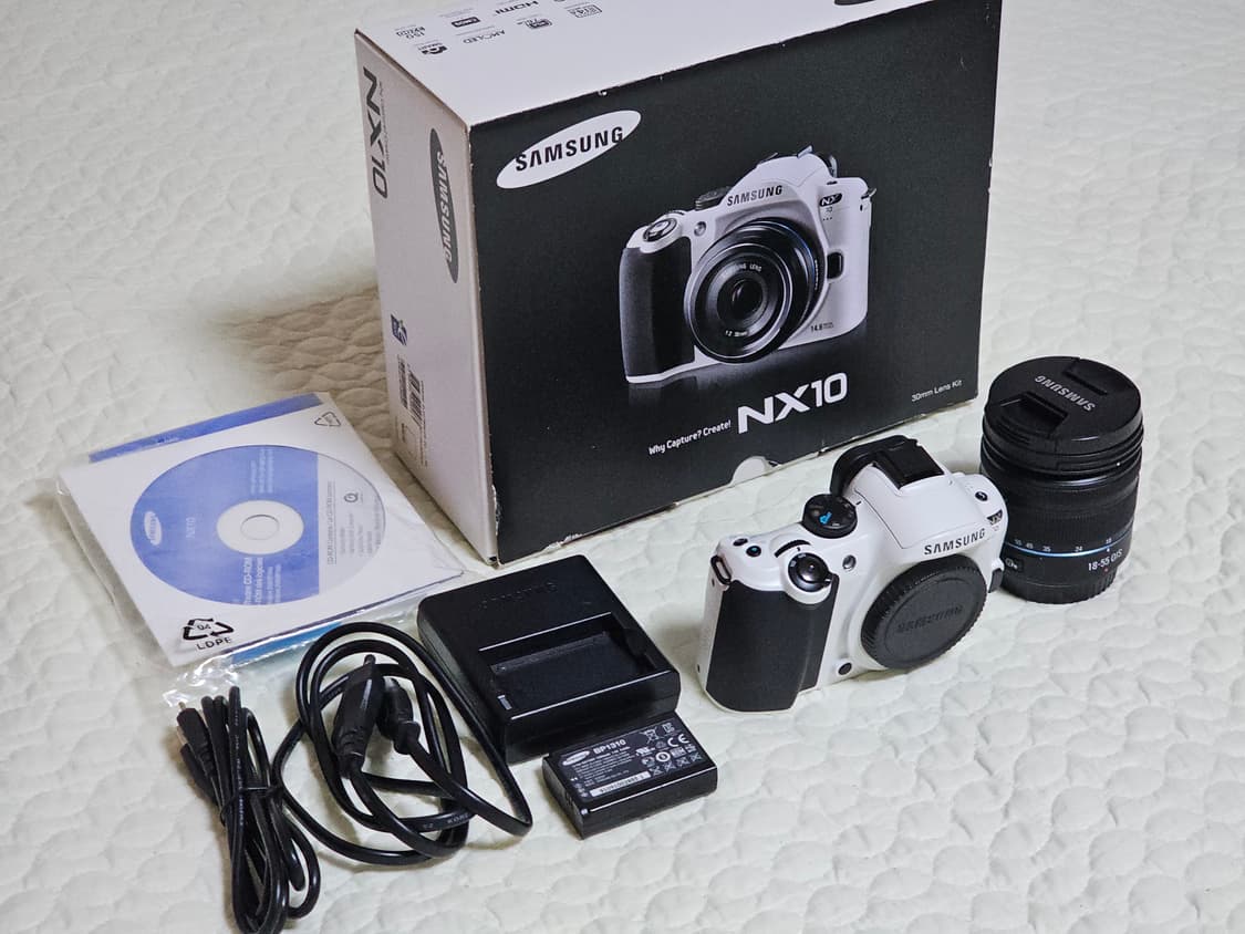 삼성 NX10 미러리스 카메라 화이트 박스 세트 상품이미지1