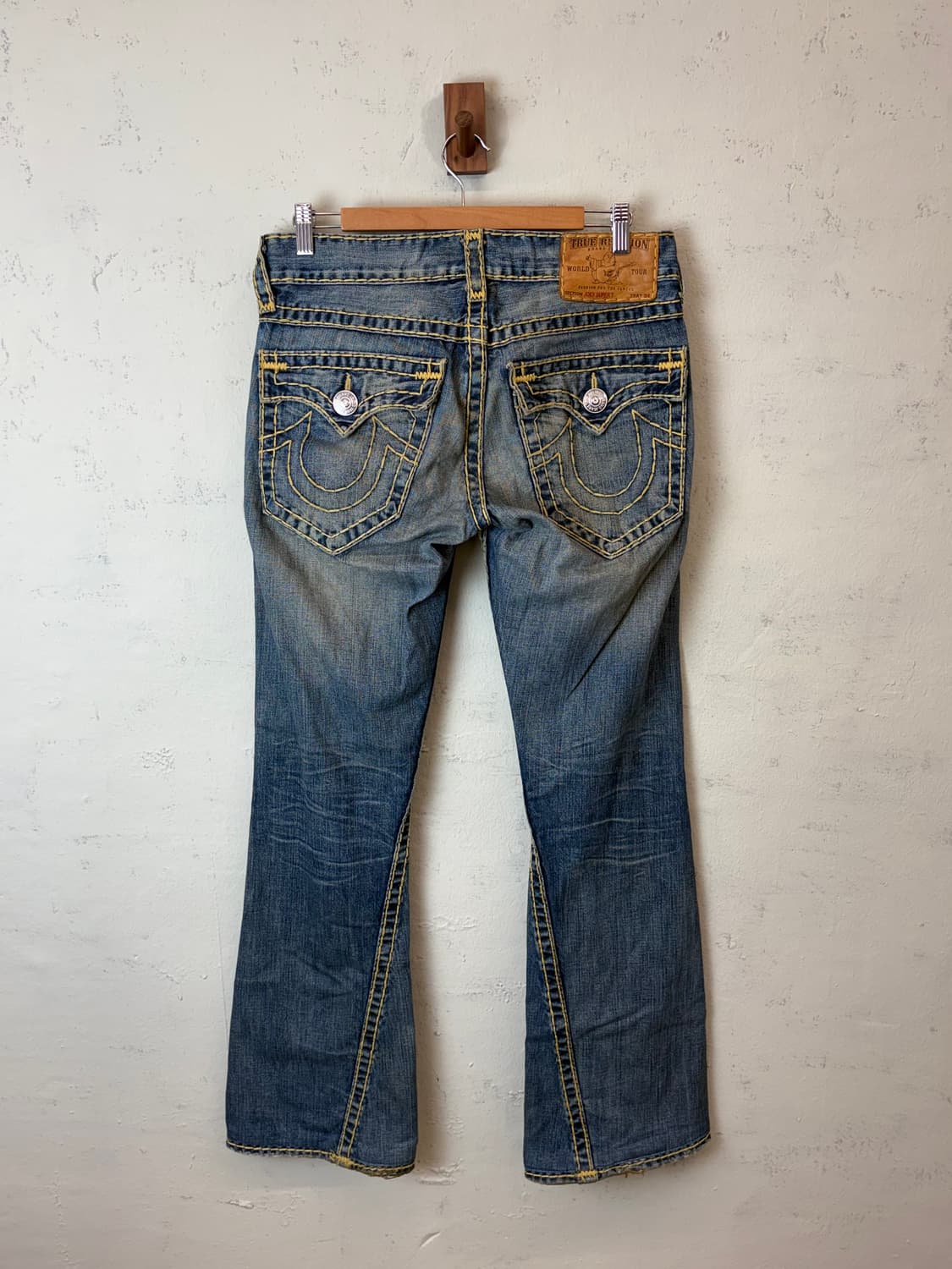 트루릴리전 빈티지 디스트레드 부츠컷 데님팬츠 상품이미지2