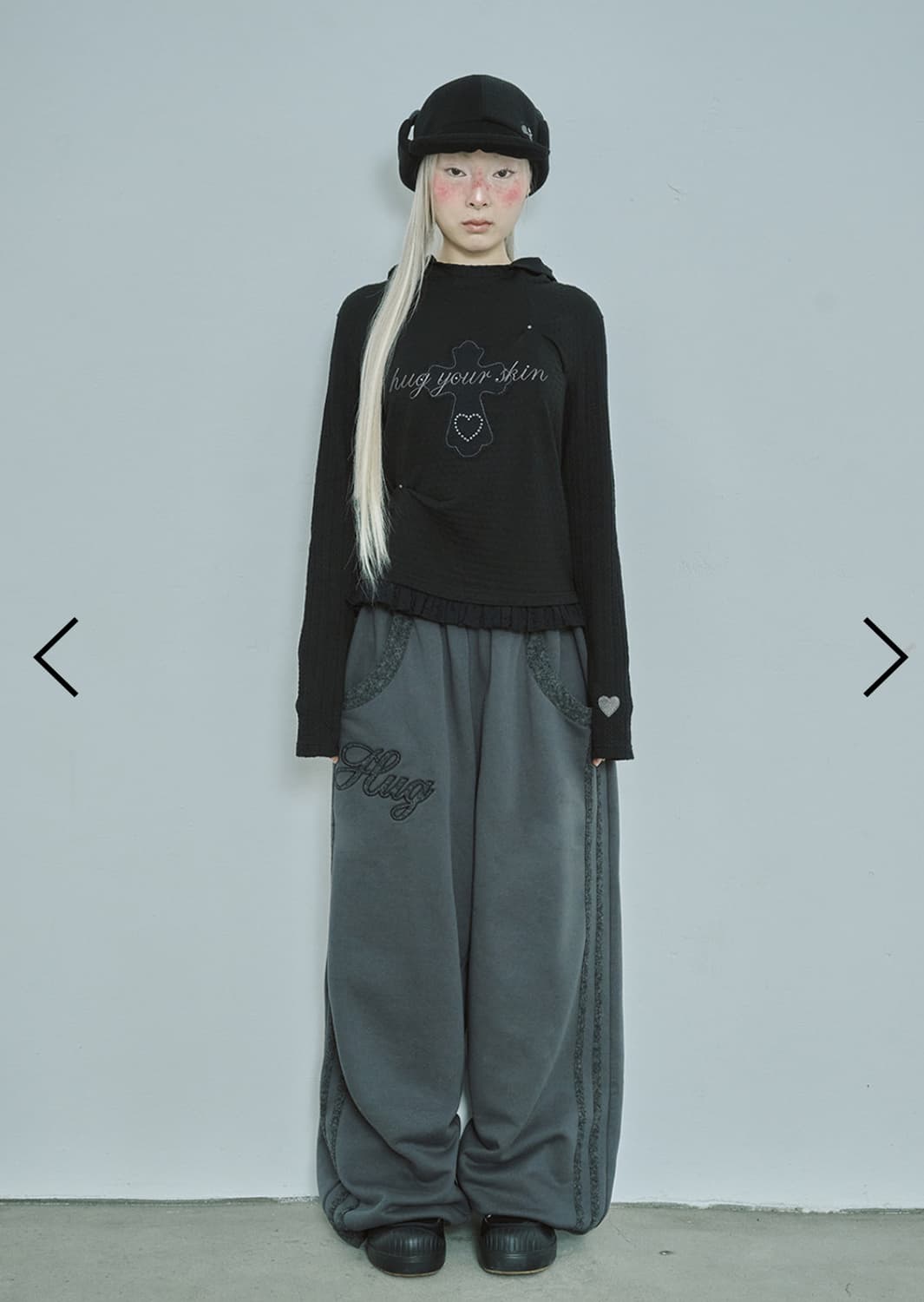 당일배송) 허그유어스킨 레이스 크로스 패치 후디 티셔츠 블랙 상품이미지2