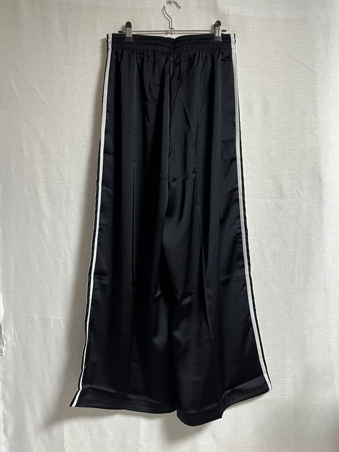 새상품 아디다스 새틴 와이드 레그 트랙팬츠 A40  상품이미지4