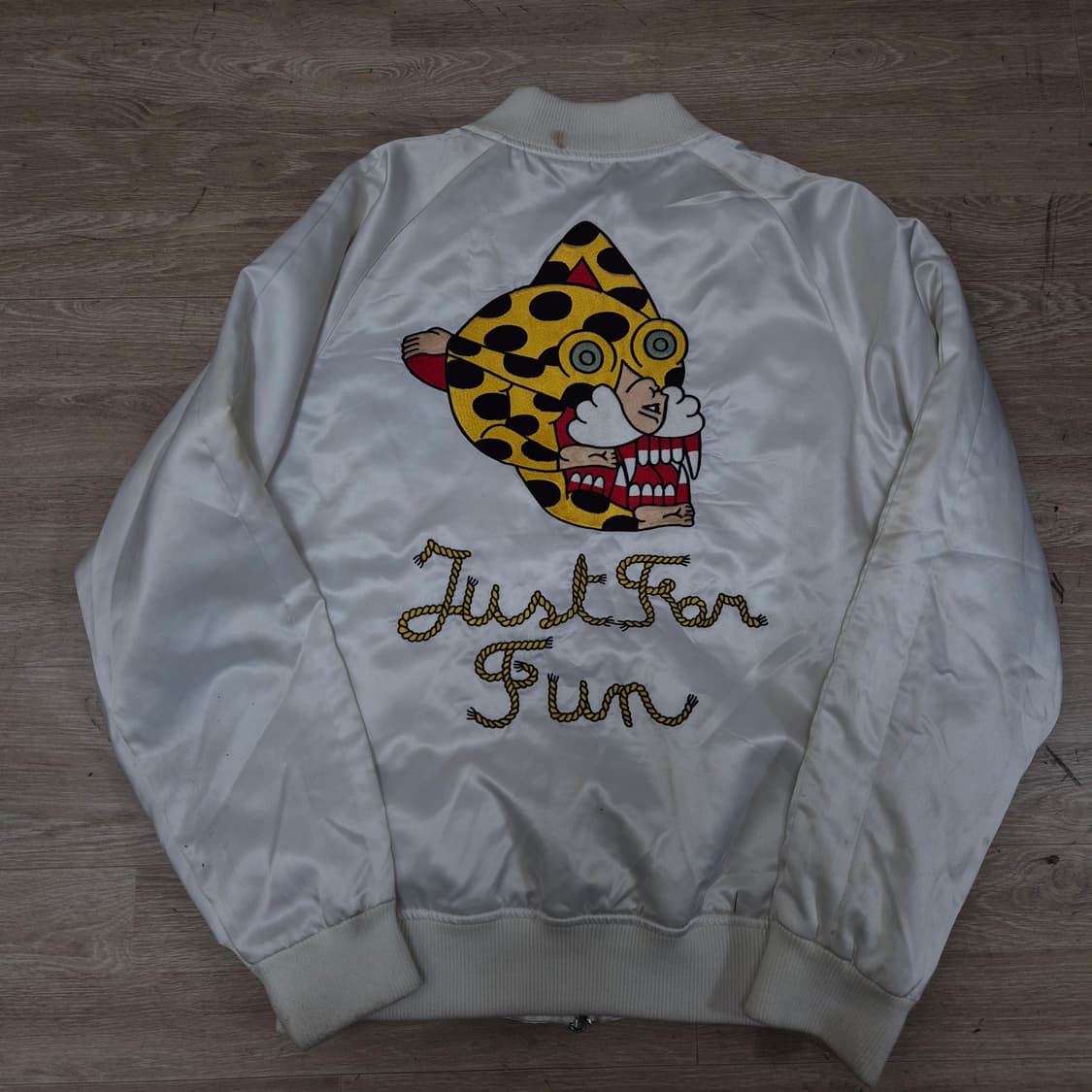 비바스튜디오 컬랙션라인 팝아트 누빔자수 나그랑 스카쟌 자켓 L(100) 상품이미지7