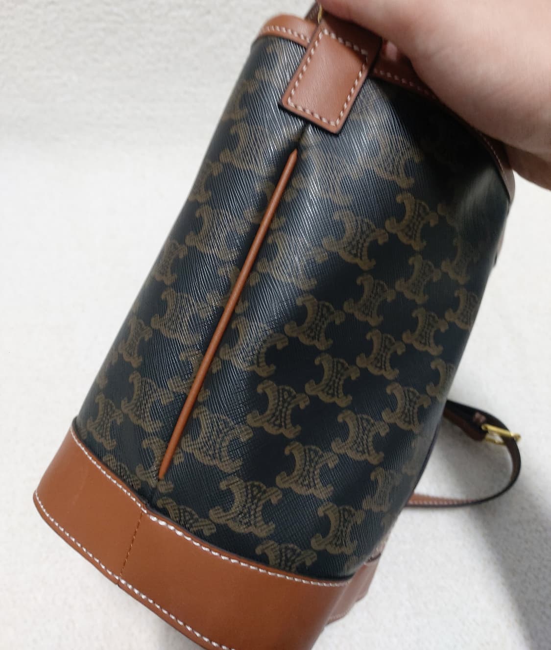 셀린느 트리옹프 버킷백 상품이미지4