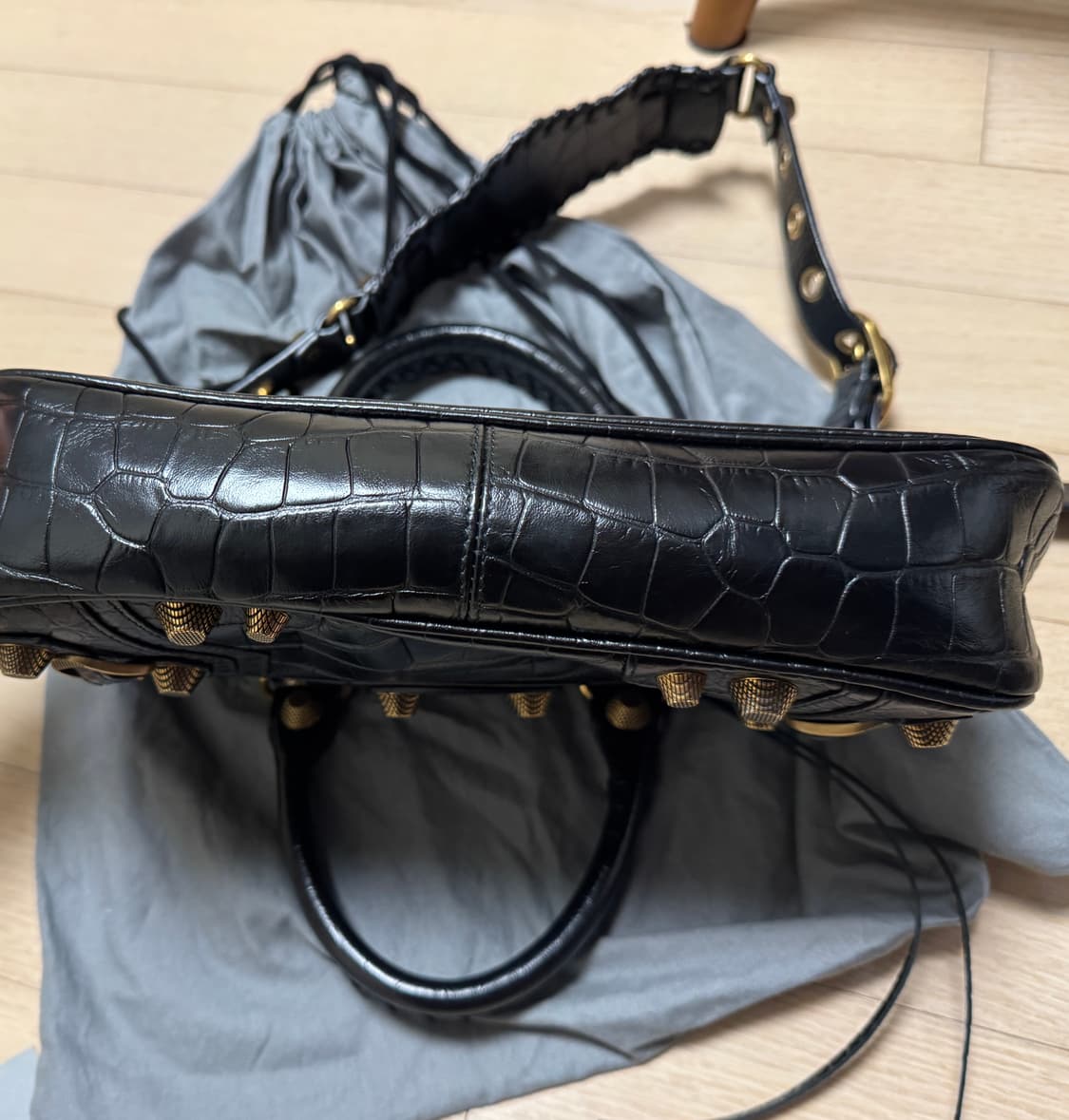 정품 발렌시아가 네오 카골 크로커 엠보스 숄더백 금장 가방 상품이미지5