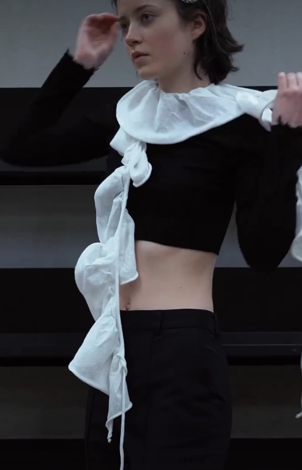 퍼버즈 러플 스트링 니트 상품이미지3