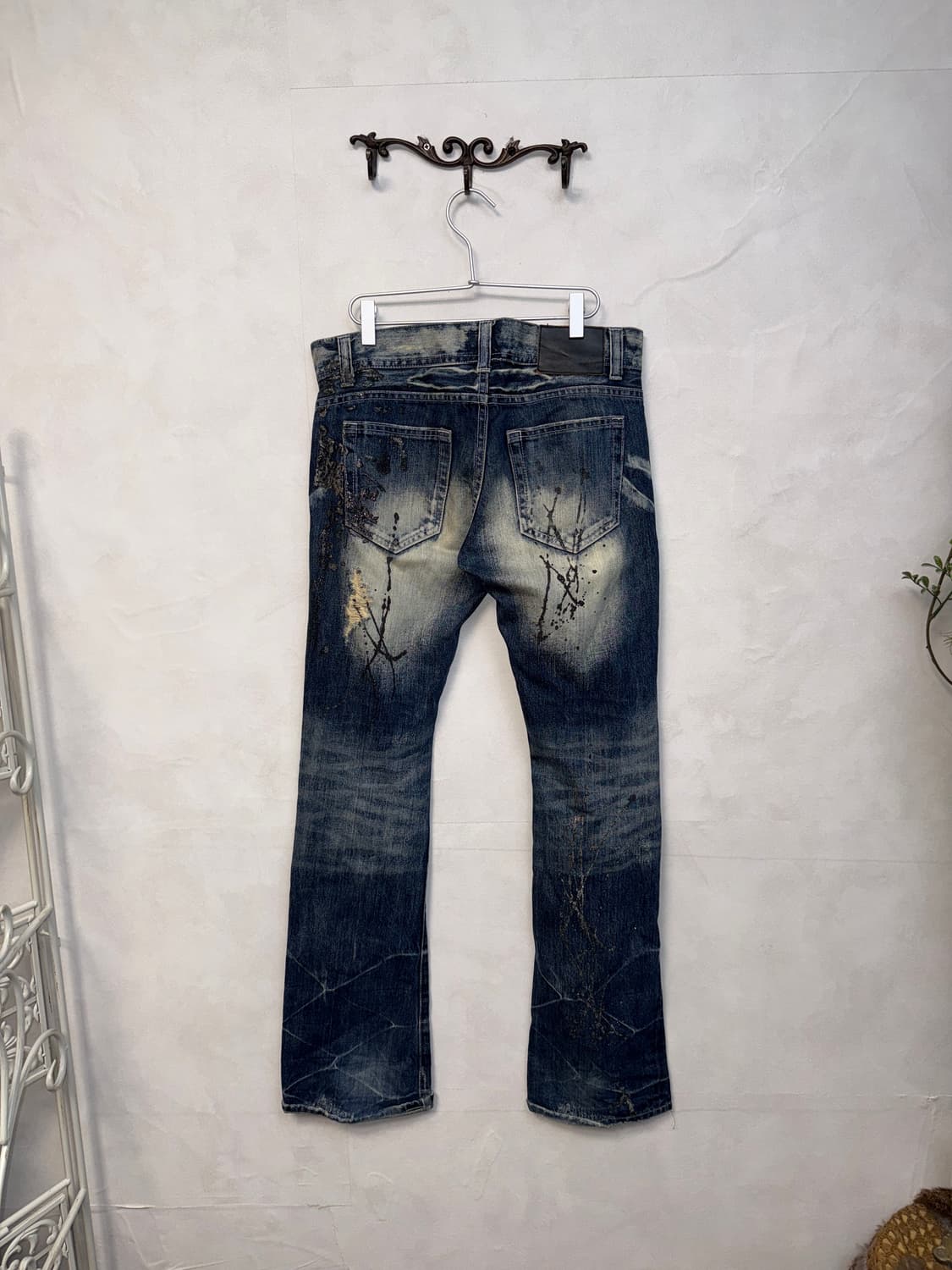 Washing denim destroyed painted 세미 부트컷팬츠 상품이미지4