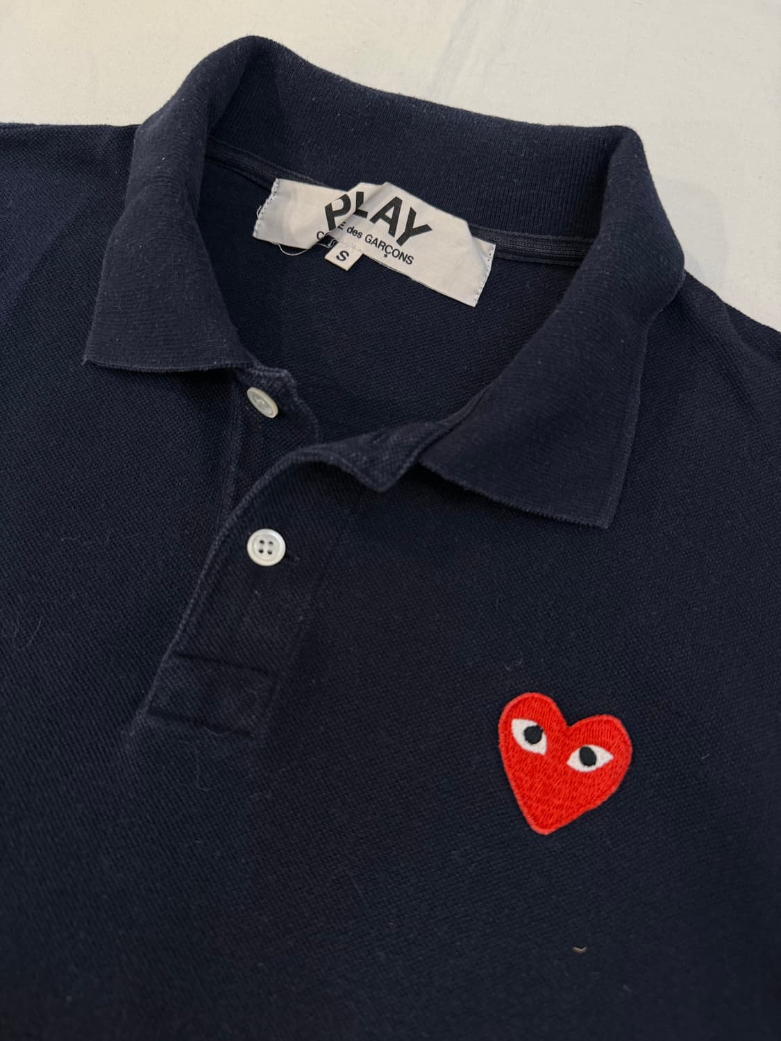 꼼데가르송 플레이 하트와펜 카라티 네이비 상품이미지2