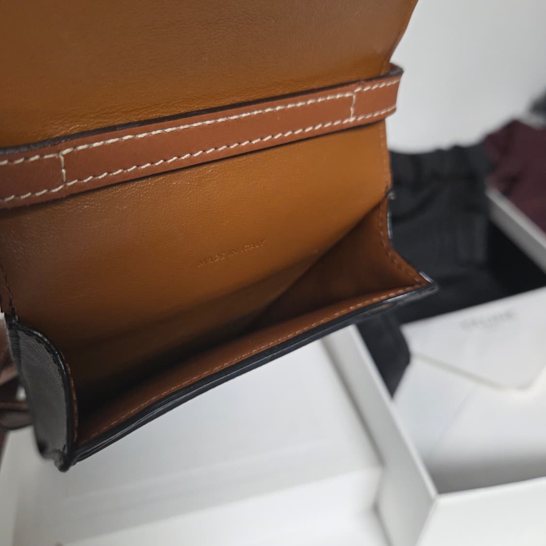 CELINE 셀린느 정품 매장가135만원 트리오페 틴 폰홀더백 폰파우치 상품이미지6