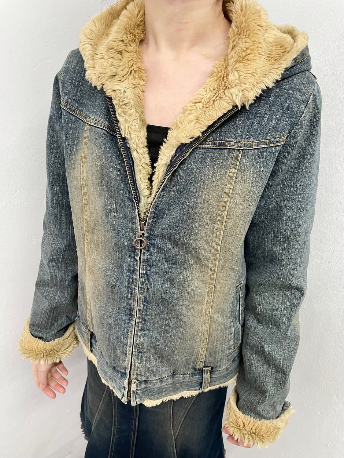 워싱 퍼 후드 데님 자켓  상품이미지3