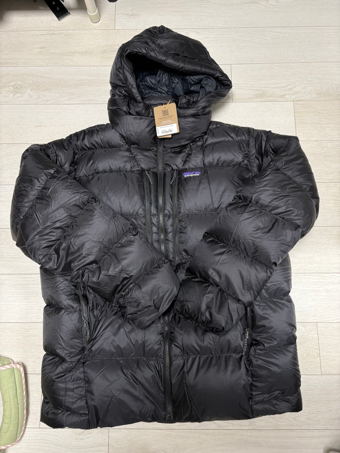 [L] 새상품 파타고니아 피츠로이 다운 후디 블랙 상품이미지1