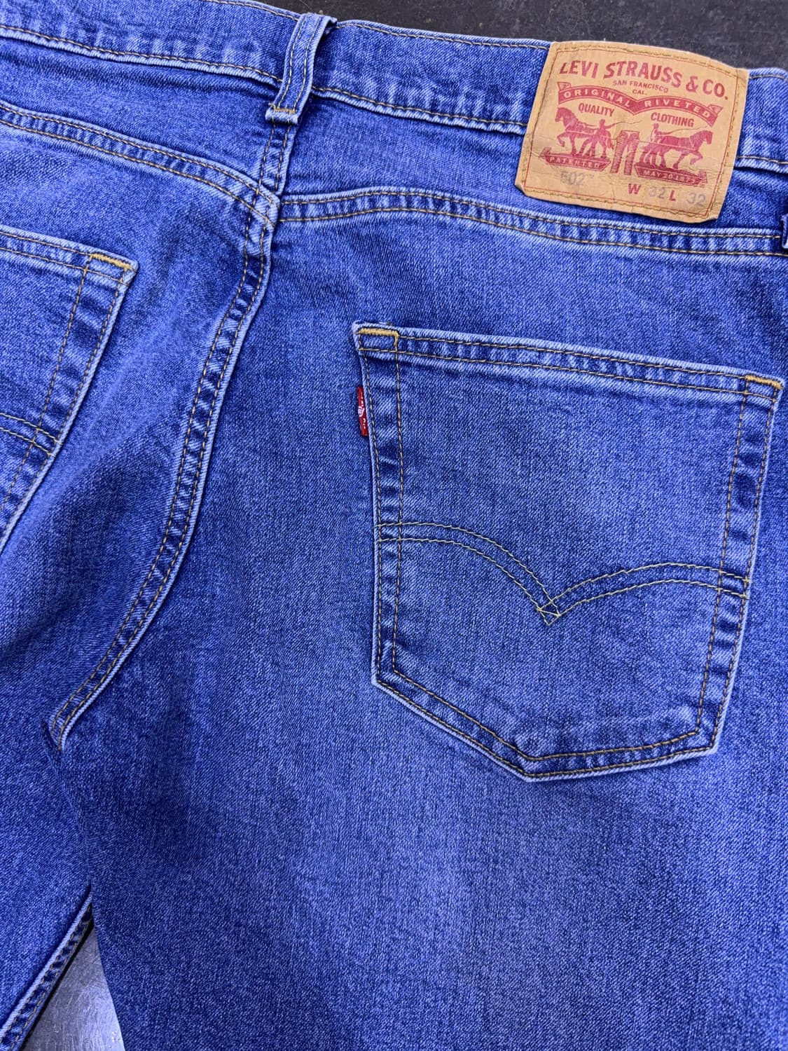 리바이스 502 테이퍼드핏 기능성 코튼 빈티지 중청 데님팬츠 32 상품이미지7