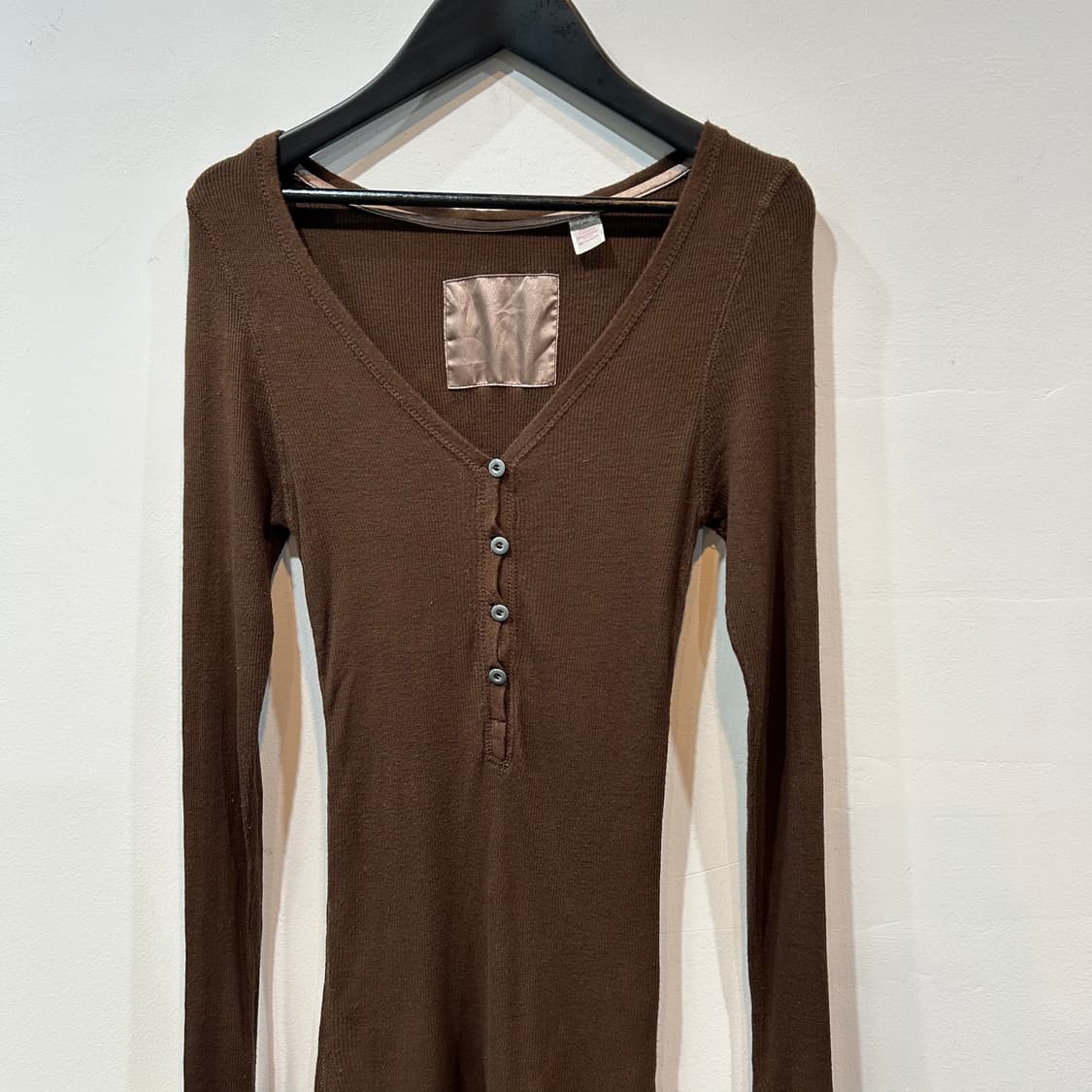 브라운 버튼 롱 슬리브 상품이미지2