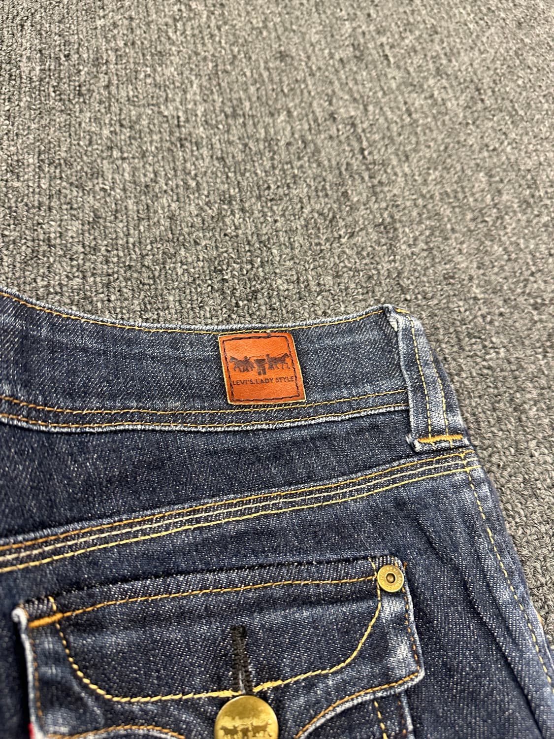 27) 리바이스 우먼스 와이드 부츠컷 워싱 데님팬츠 상품이미지2