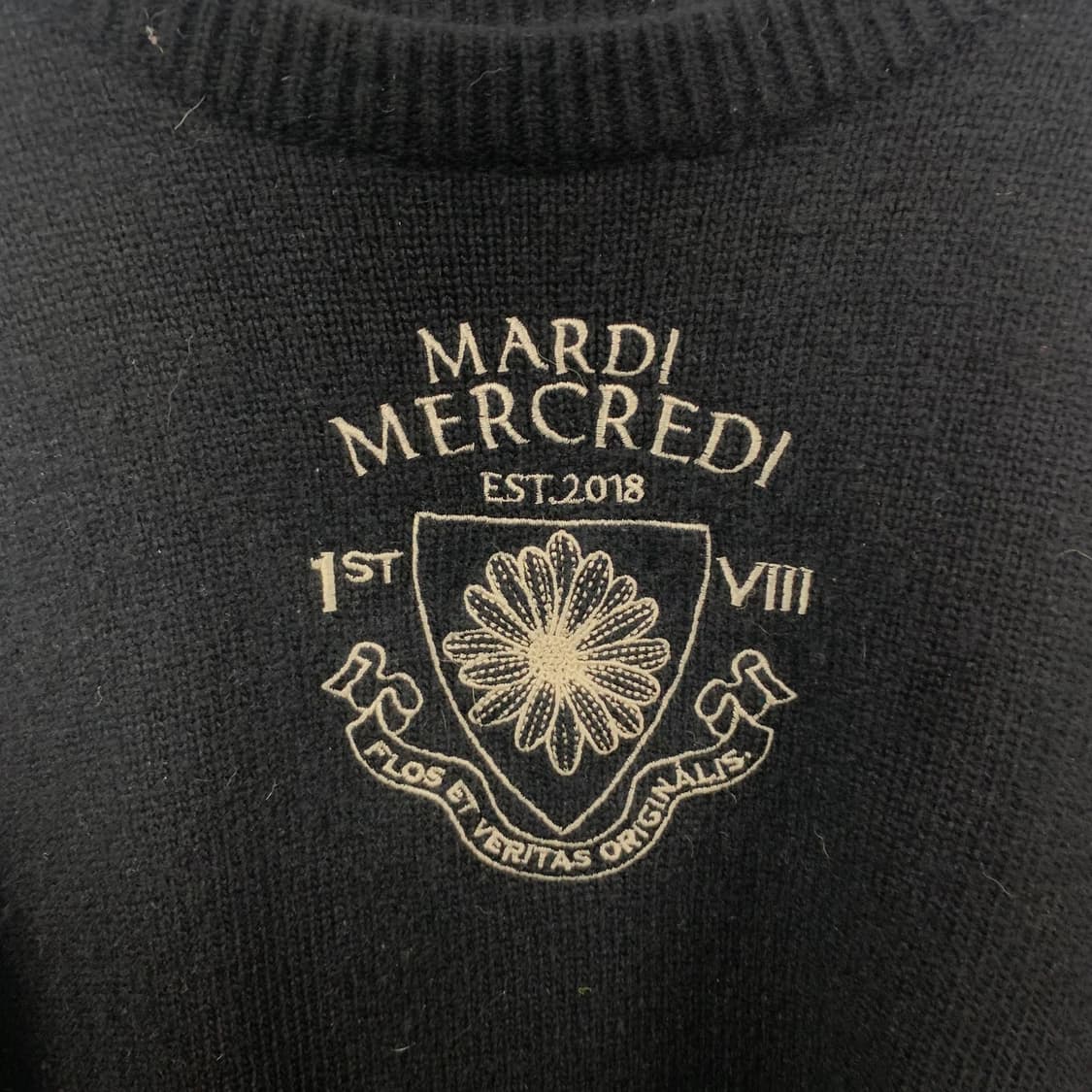 마르디 메크르디 자수로고 블랙 니트 상품이미지3