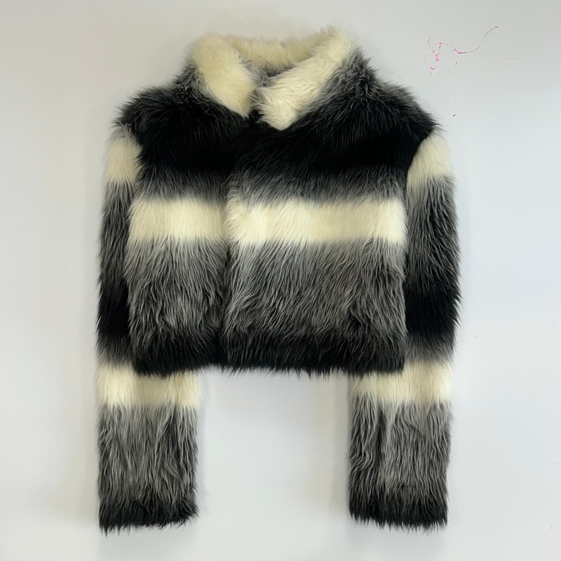 Vintage 블랙 아이보리 배색 크롭 인조퍼 자켓 상품이미지3