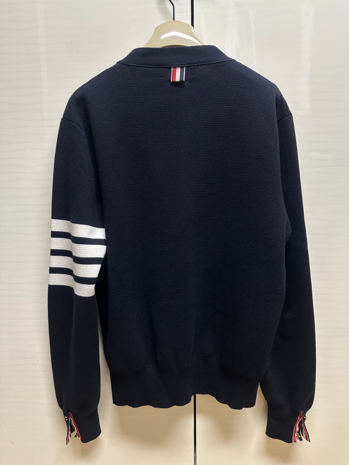 톰브라운 밀라노 브이넥 스티치 가디건 상품이미지2