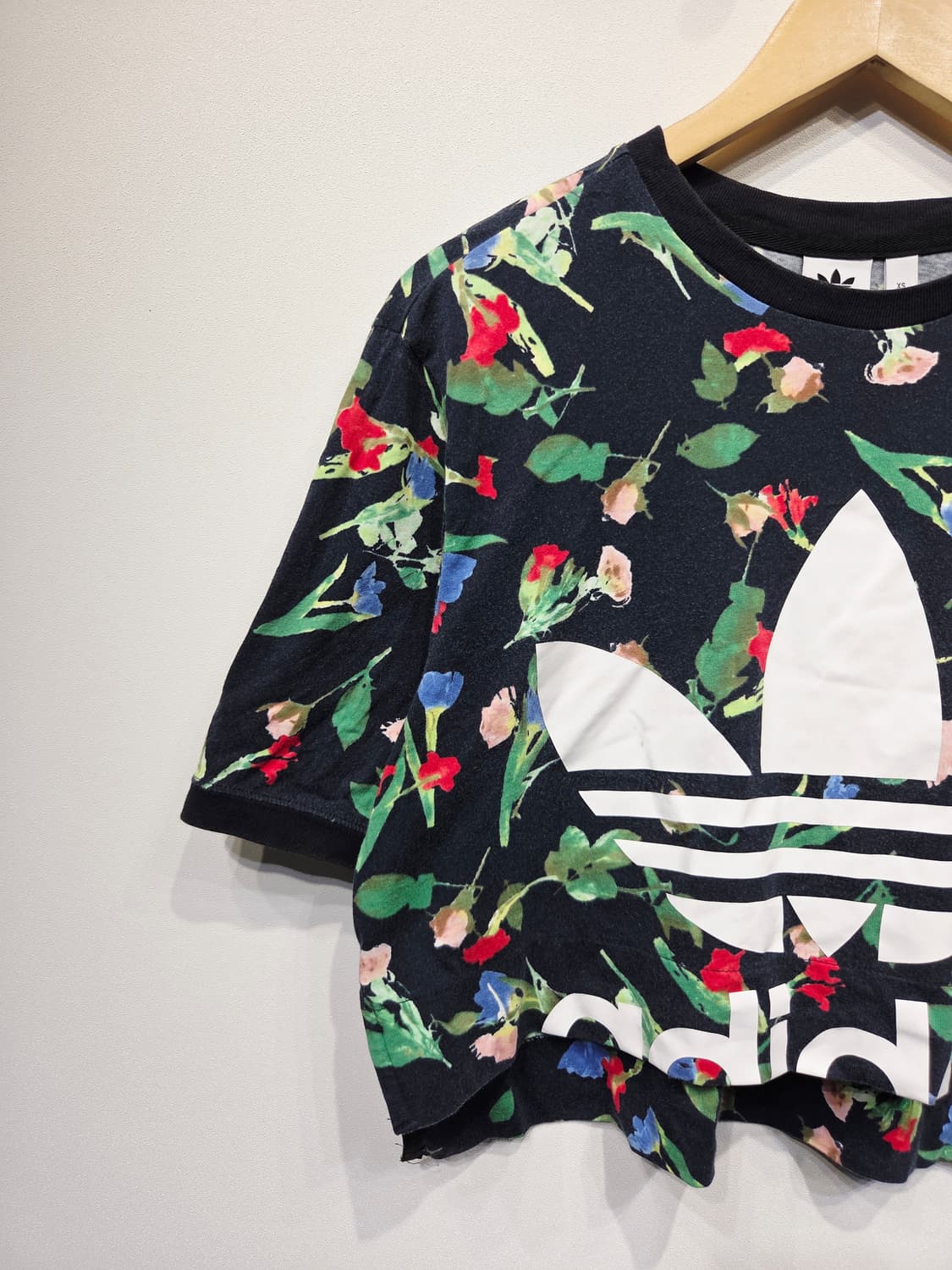 아디다스 오리지널스 플로럴 크롭 티셔츠_XS 상품이미지3