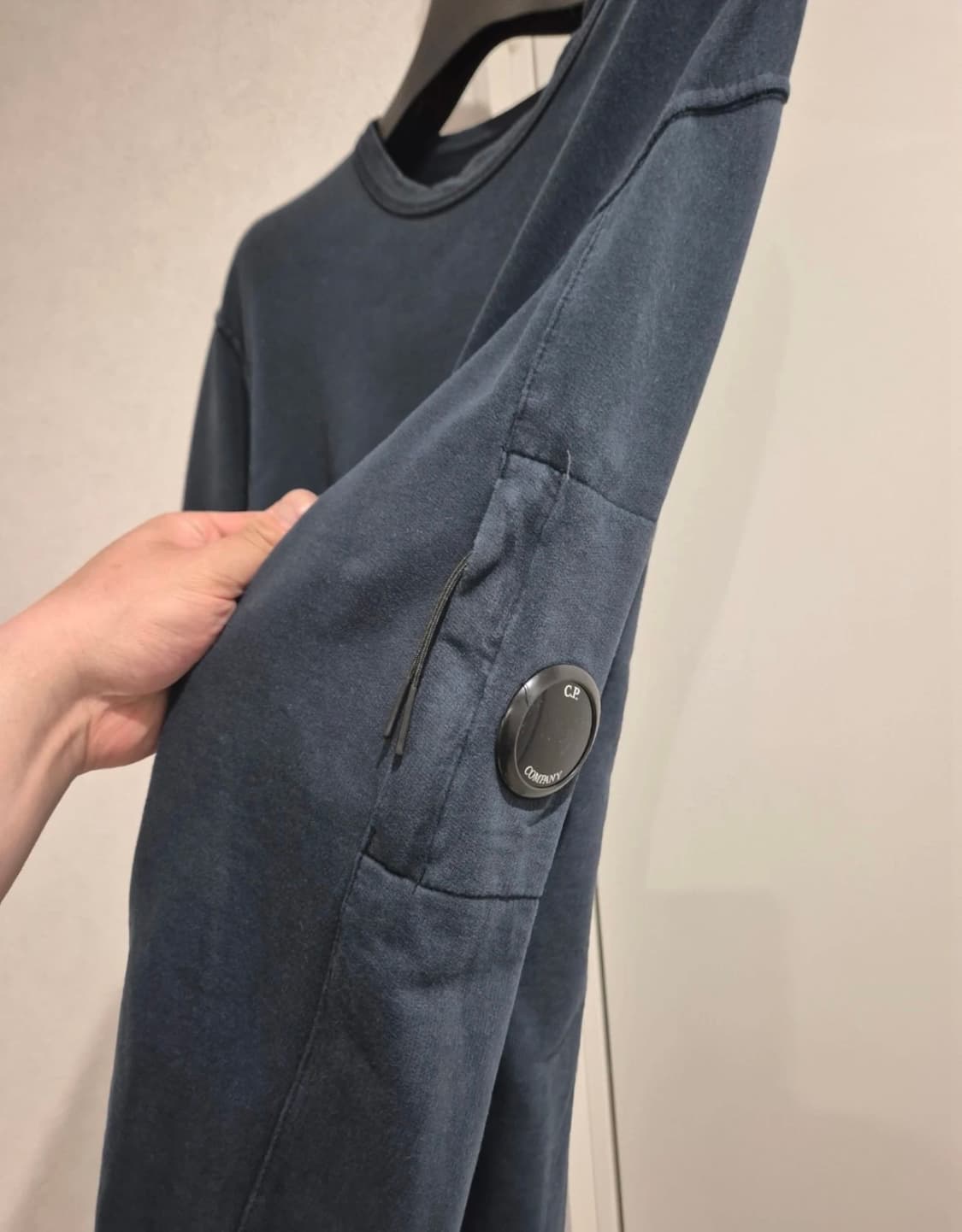 cp컴퍼니 맨투맨 상품이미지2