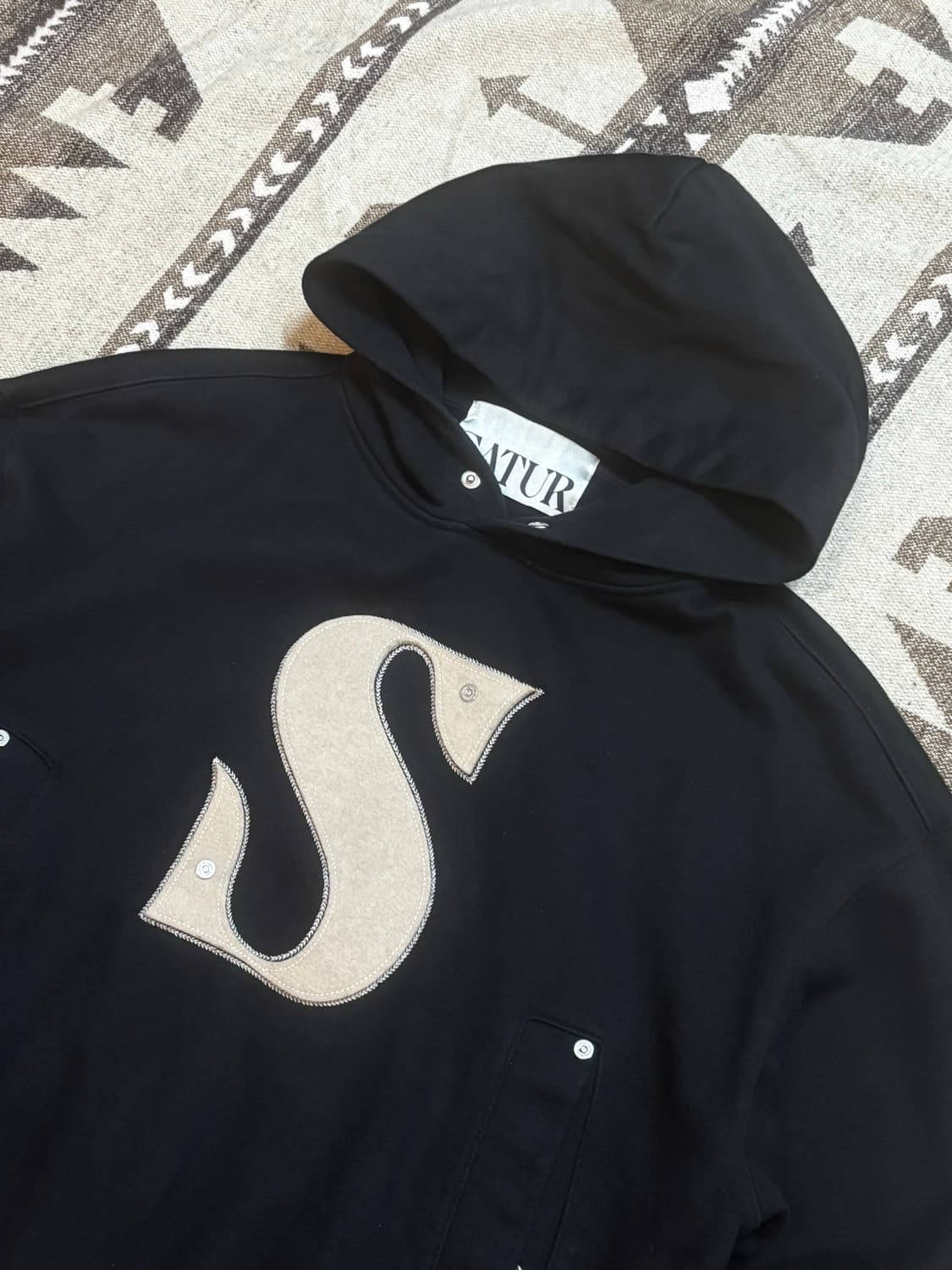 세터 리벳 아플리케 포켓 로고 후드 상품이미지3