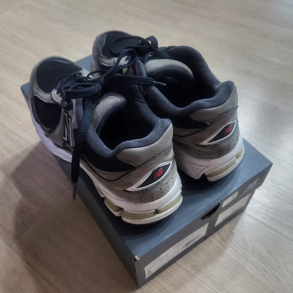 뉴발란스 2002R 블랙 상품이미지3