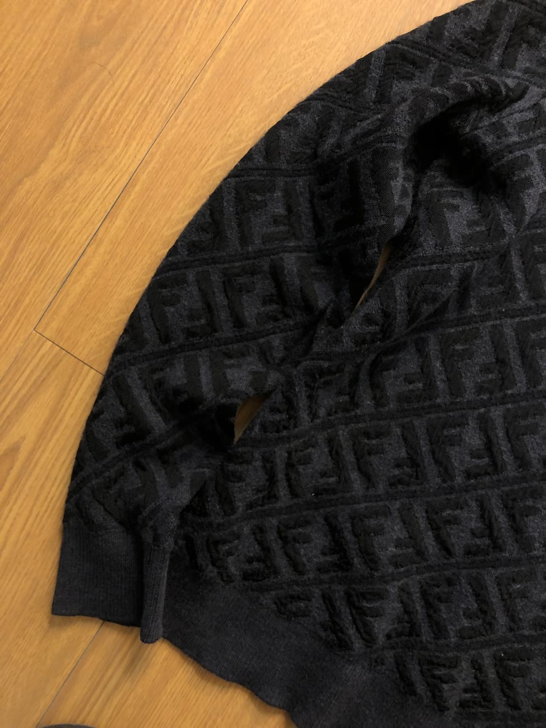 펜디 모노그램 주카 패턴 라운드넥 스웨터 상품이미지7